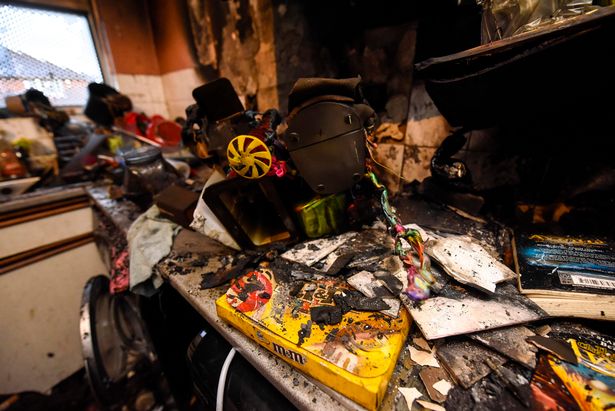 ElecSafetyFirst's tweet photo. #DidYouKnow? Nearly 13,000 fires start in the kitchen every year. Don't become a statistic - stay safe with our tips https://t.co/cSUoUjjFkT https://t.co/2utCkuJLJl