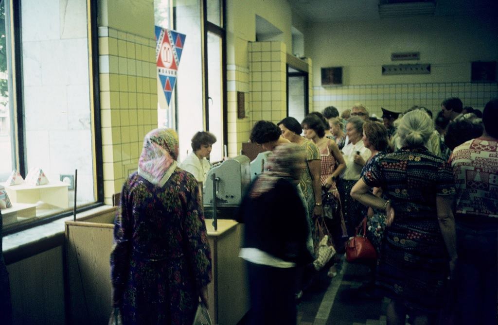 школа 1980 года. маяк швейная фабрика 1987. советский союз москва 1980. 1980 год. Raymond depardon ussr.