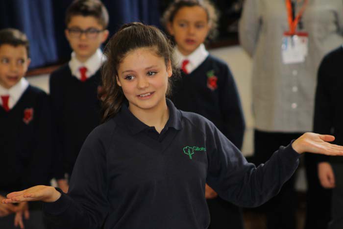 Gillotts Students Help Lead Singing Workshops <a href="/Sacred_Heart_CP/">Gez Davis</a> henleyherald.com/2016/11/18/gil…