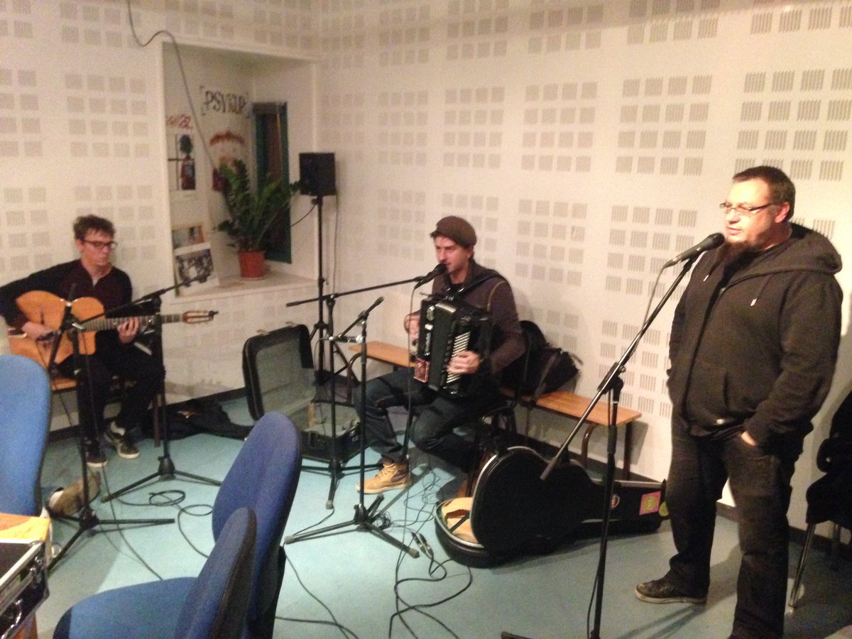 RadioGresi's tweet photo. Pitt poule en live dans 2 min sur radio Grésivaudan ! https://t.co/9m4q8oUX1D