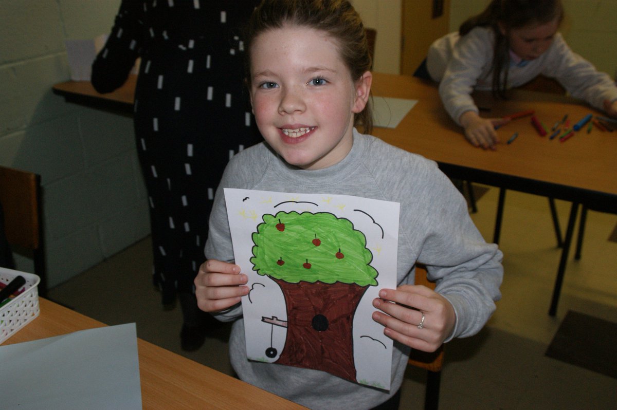 SligoLEADER's tweet photo. Budding #Sligo scientists from St Edwards, Dromore West, Mercy Primary, Abbeyquarter enjoying #ScienceWeek @sligoscienceweek @itsligo https://t.co/DGiEz6dGcM
