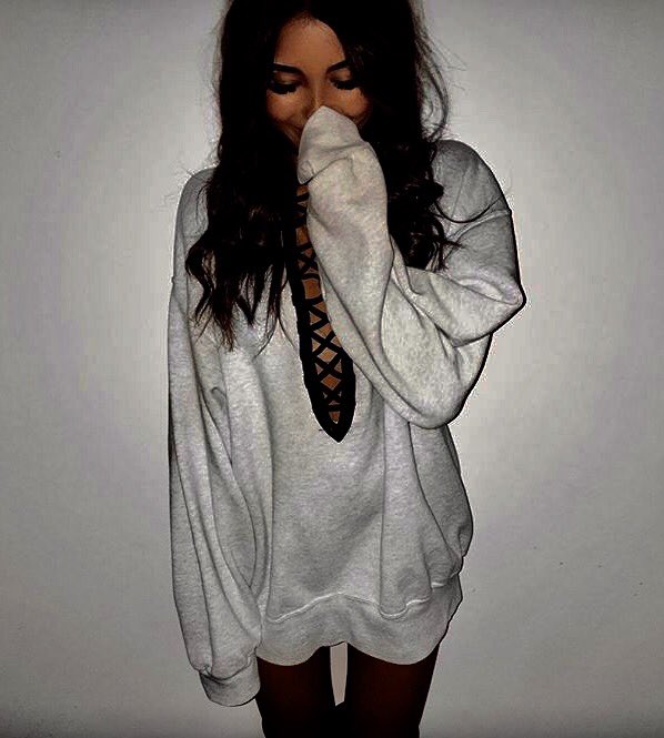 DeceitfulDitz's tweet photo. "Big sweaters are the best."☺️❤️ https://t.co/nwxTLbNIxq