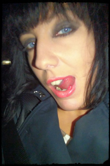 💞💋 Bonne soir&eacute;e mes ch&eacute;ris ! Plein de gros bisous bon week-end ! 💋💞 #NiceWeekend #kisses #BlueEyes  #NGOT<a href="/tag/blueeyes"class="tags"><span>#blueeyes</span></a><a href="/tag/kisses"class="tags"><span>#kisses</span></a><a href="/tag/niceweekend"class="tags"><span>#niceweekend</span></a><a href="/tag/ngot"class="tags"><span>#ngot</span></a>