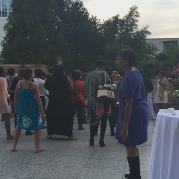 justicefergie's tweet image. [ICYMI and want to relive my #Blogalicious8 dance moves...] Watch me wobble! 🙌🏾  #loveyourhair #dove @dove buff.ly/2f1OQqb