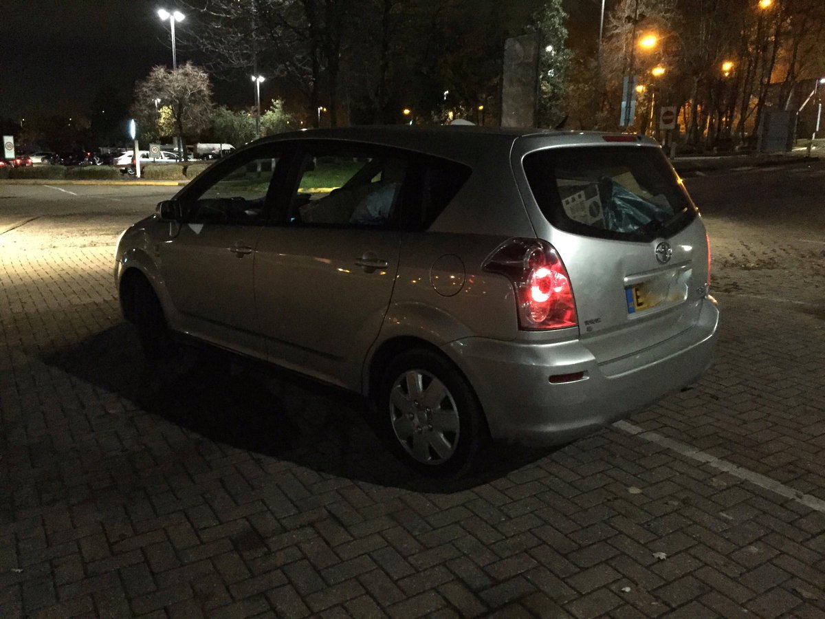 South Mimms roundabout A1(M) &amp; M25, no lights on and using the mobile phone whilst driving. Points and fined. 412403 #Fatal4