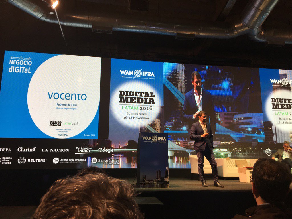 Rmdevega's tweet image. Roberto de Celis hablando de Nuevos ingresos digitales en @Vocento. Más allá del negocio tradicional #DML16
