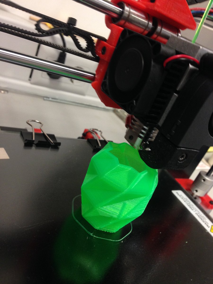 Servicio3D's tweet photo. Estamos terminando de preparar algunas piezas de muestra para nuestro curso de #Impresión3D Tienes ya hecha tu matricula?¿ @CulturaUMH #UMH https://t.co/V82VKHRAc4