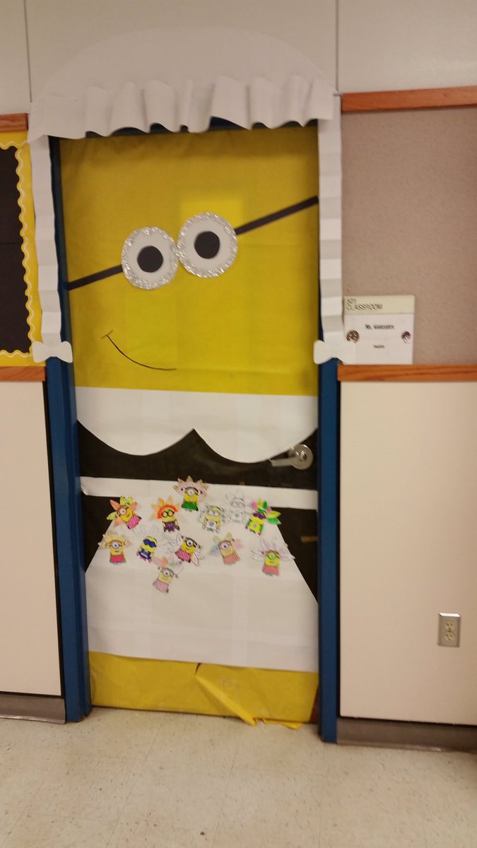 #JSMules are grateful! Our Advisory classes &amp; Student Council team up 4 a little Thanksgiving reflection w/ our Doors of Gratitude activity