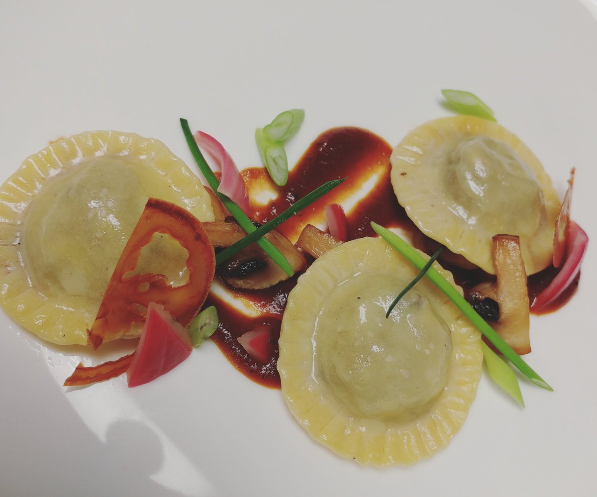 celena_danielle's tweet photo. Braised Beef Cheek Ravioli 🙌👏 @itssryannnnn @DanBarber @KMAN_2016 #culinaryarts #foodporn #cheflife #truecooks https://t.co/zyPuPvVh0l