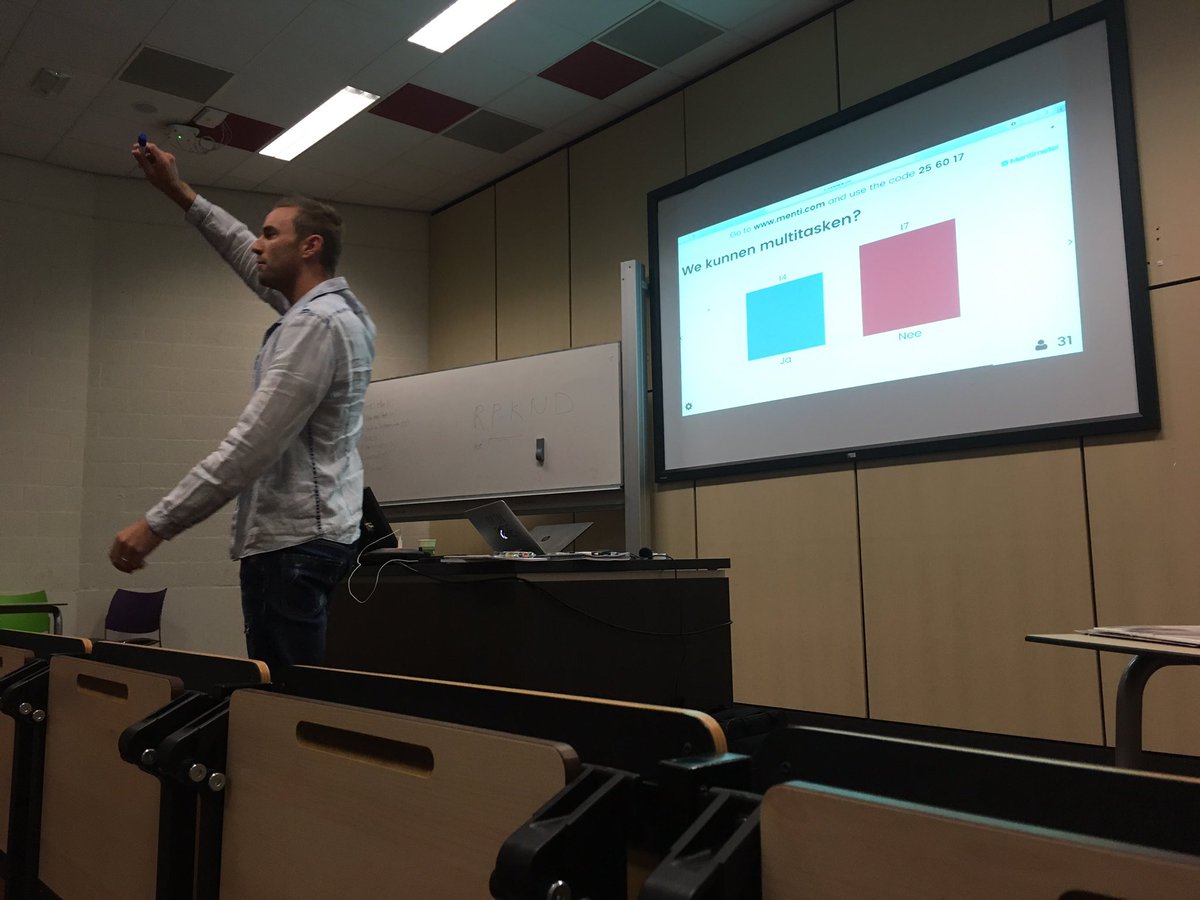 JochemGoedhals's tweet photo. Inspiratiecollege #brainovation 100 @FontysBEnT studenten #inkoopmanagement ruim de helft wil verdiepende sessies van @PeterBiekens https://t.co/3bgV75VlHm