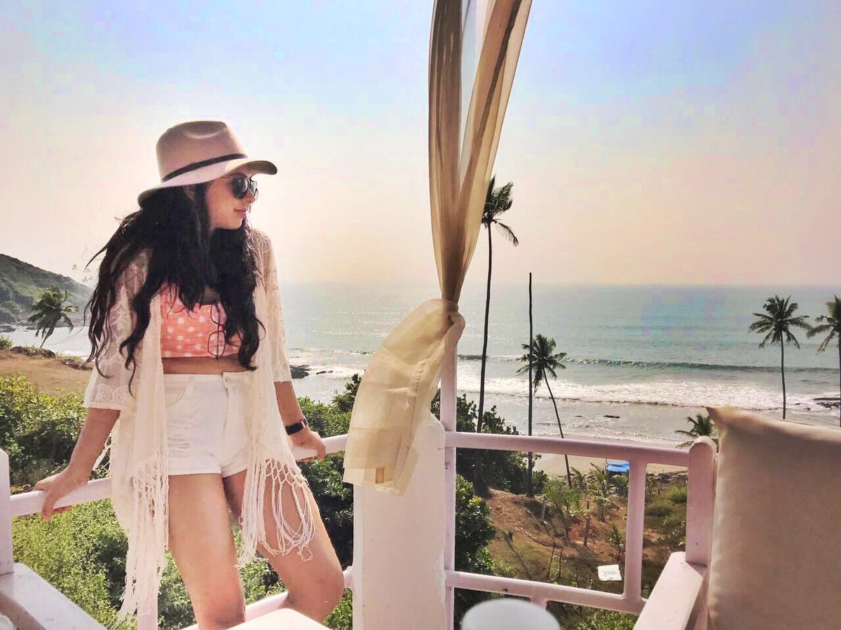 niti_taylor's tweet photo. Even if we try to forget, love will remember💕 https://t.co/H6CGqq3FHE