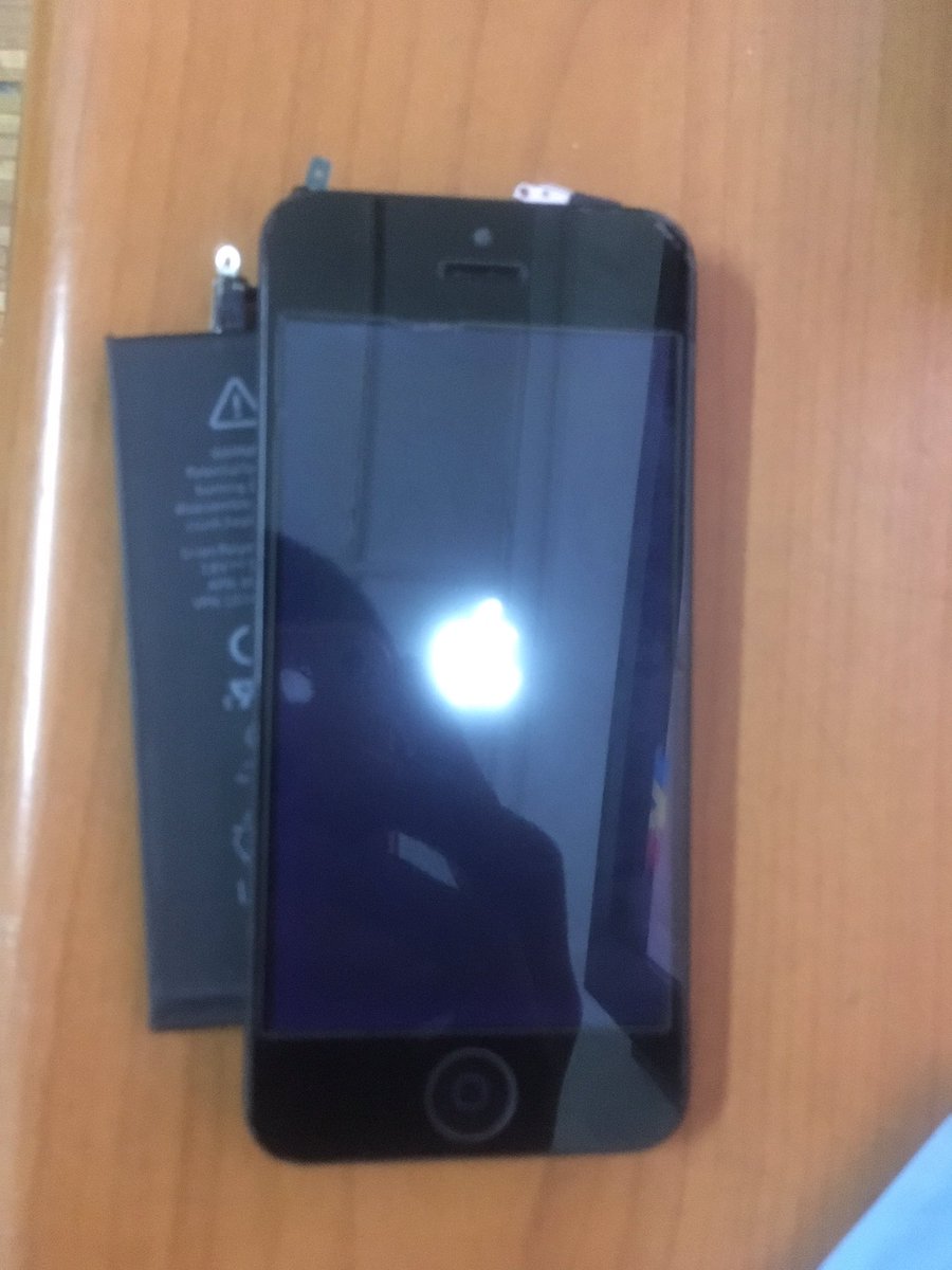 EhhAzrul's tweet photo. Assalamualaikum. Hai, saya membuat servis repair iphone. Tukar lcd, bateri, camera, on/off switch, body dan lain lain. Berminat? Sila DM. 😅👍 https://t.co/HMiwB8CyJW