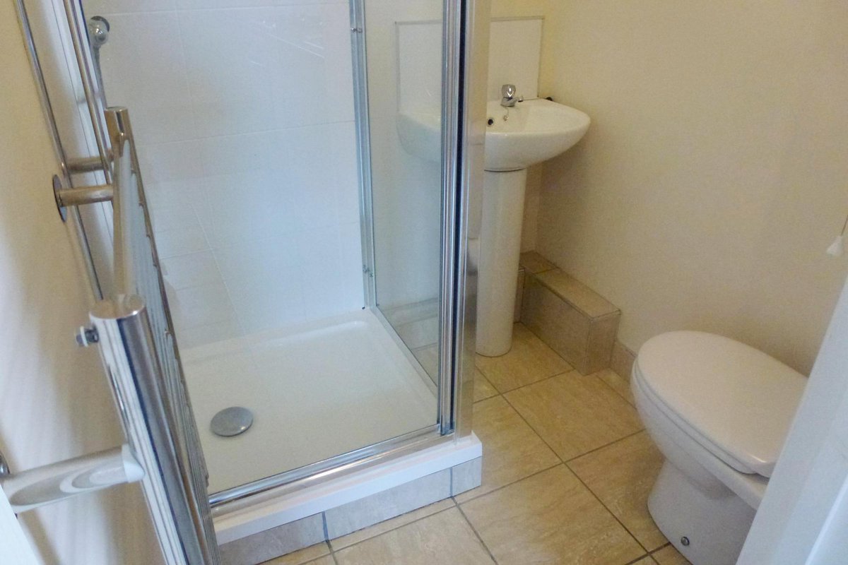 Modern studio apartment....Available Now...£435pcm....Call Leaders 01323 737148 #Eastbourne #Lettings #Tolet #RENTALS