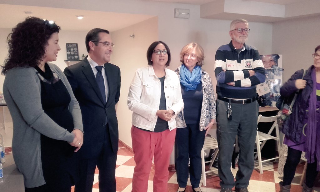 GobiernoMalaga's tweet photo. En la inauguración del local de .@ProyectoPerla luchando contra la #trata @policia y apoyando a los que la combaten. https://t.co/p9egC5LQtX