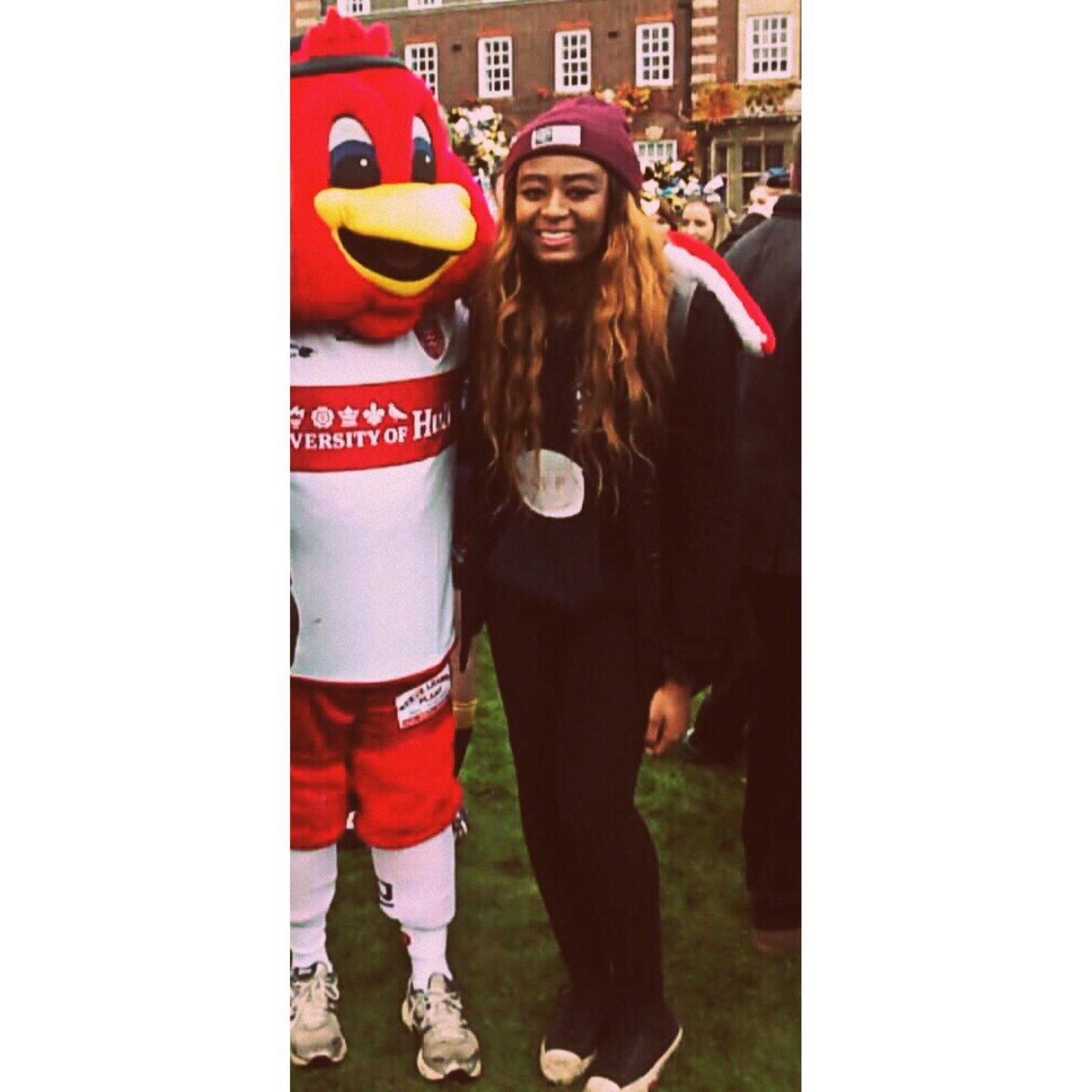 At the kit launch for <a href="/hullkr_online/">Hull KR</a>, got a cheeky photo with the mascot! Great to see exciting things happening at <a href="/UniOfHull/">University of Hull</a>! #wearehull 😁
