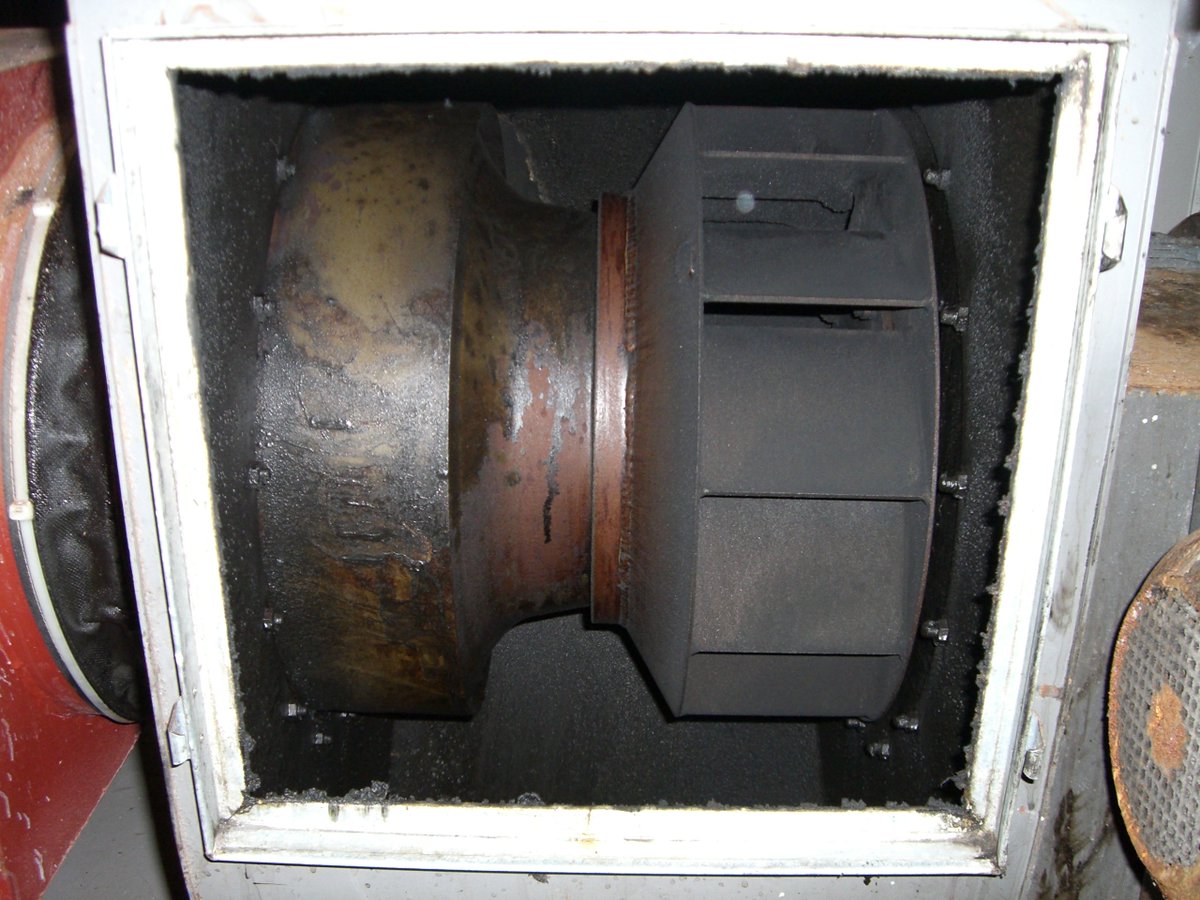 dcsblackpool's tweet image. Large fan cleaned this week by our team @dcsblackpool the fan is now working more efficiently.
  #Blackpool #Hotel #Takeaway #Catering