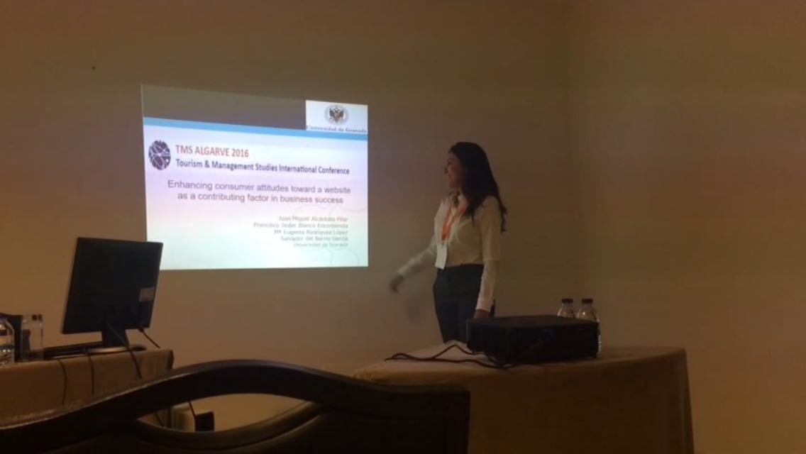 Jmi_Alcantara's tweet photo. . @EugeniaRL83 exponiendo en #TMS2016 Una crack!!!! @SdelBarrio @feetce https://t.co/23Kthl9mwB