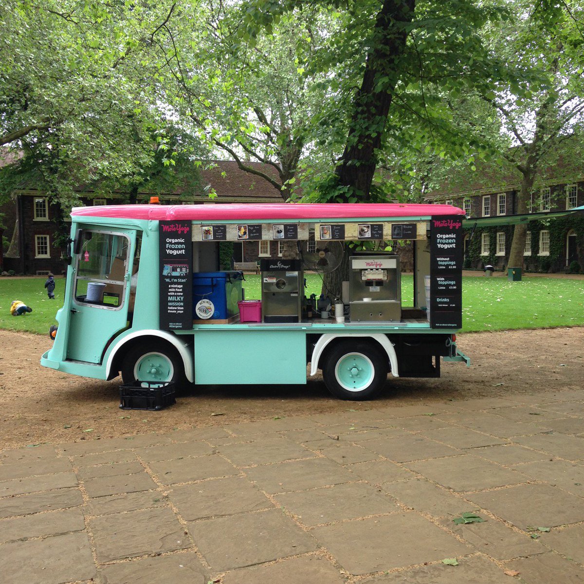 Stan &amp; Winnie, both electric milk floats, are looking for new owners to take them on their next street food adventure. Please RT!