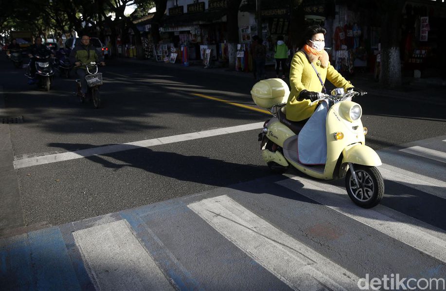 china teruusssss RT <a href="/detikcom/">detikcom</a>: Di China Skuter Listrik Jadi Primadona  detik.id/6C9kIk