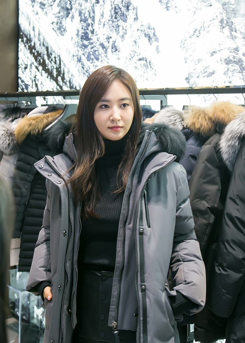 [PIC][15-11-2016]Yuri tham dự sự kiện khai trương cửa hàng mới của “Mackage 'K-STAR'” vào hôm nay CxjWX3NUAAAxnw4
