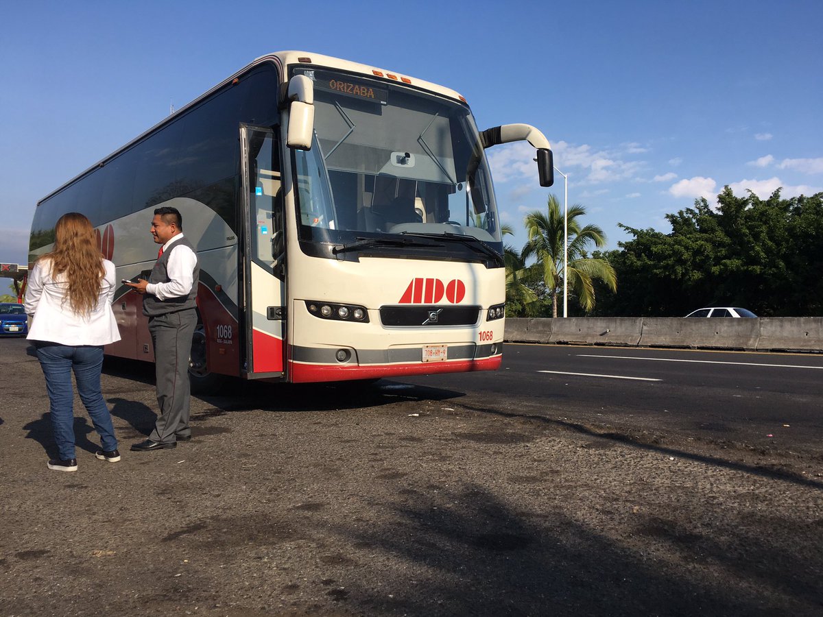 Pésimo servicio de <a href="/tuADO/">Autobuses De Oriente</a> el camión se descompuso a media hora de haber salido y nos tienen aquí sin solución por mas de una hora