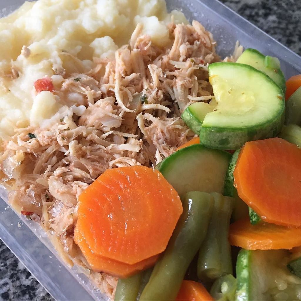 amanda_arm's tweet photo. Purê, frango e legumes. 🍴encomende já no armelicias@gmail.com #armelicias #comidacaseira #comidadeverdade #frozenfo… https://t.co/wP8C8LCu2q