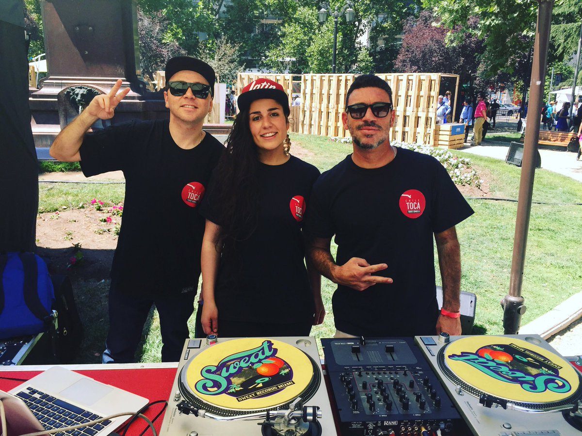 ChileToca's tweet photo. Dj Acres, Dj Atenea y Latin Bitman en la Feria de Prototipos de @Corfo partiendo con música y charlas #TodosSomosDj https://t.co/njQFiVkrXH