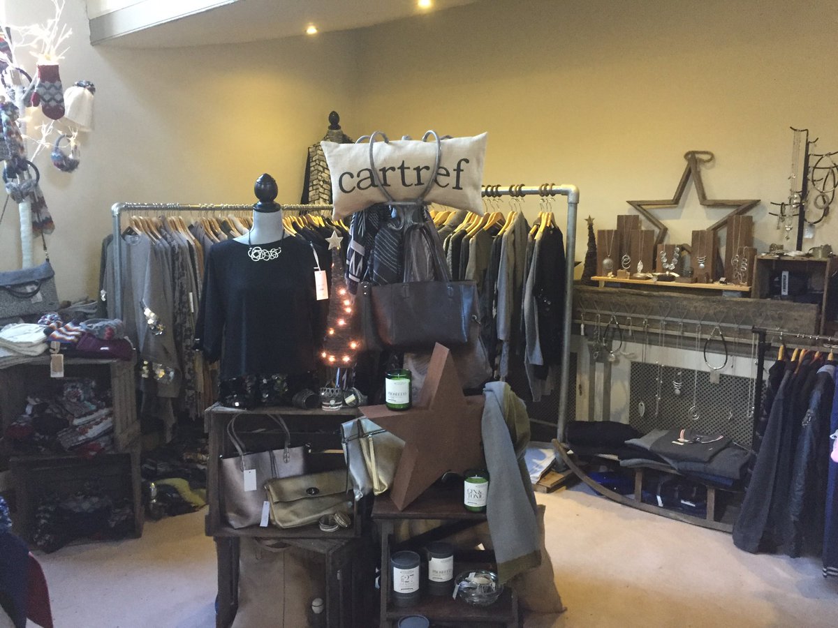 LlandeiloFoS's tweet photo. All this fashion and more waiting for you in Horeb Chapel (little alley near @TheCawdor) #llandeilofos https://t.co/rns3R198G3