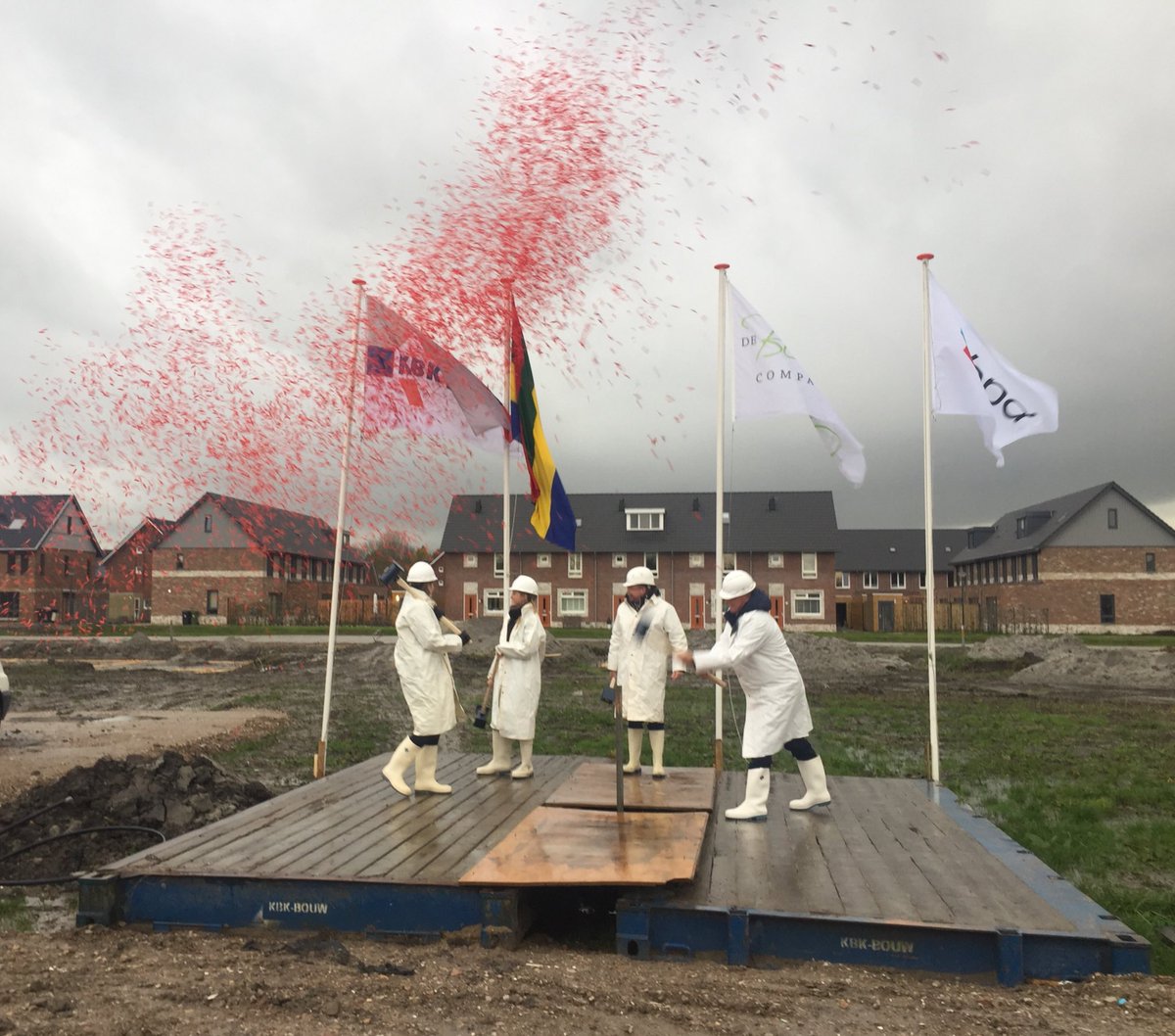 MJHemmer's tweet photo. Volgende fase #DeNieuweTuinderij in #aanbouw onder begeleiding van wethouder #Butter en @harmjanssen in @gem_beemster @bpd_nl https://t.co/CMAWqQHWbv