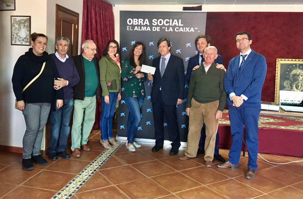 HdadRocioArcos's tweet photo. Hoy @FundlaCaixa nos ha hecho entrega de la subvención para la campaña #NingúnNiñoSinJuguete Gracias a todos lo que colaboráis en esta obra https://t.co/ogsatT9VEn
