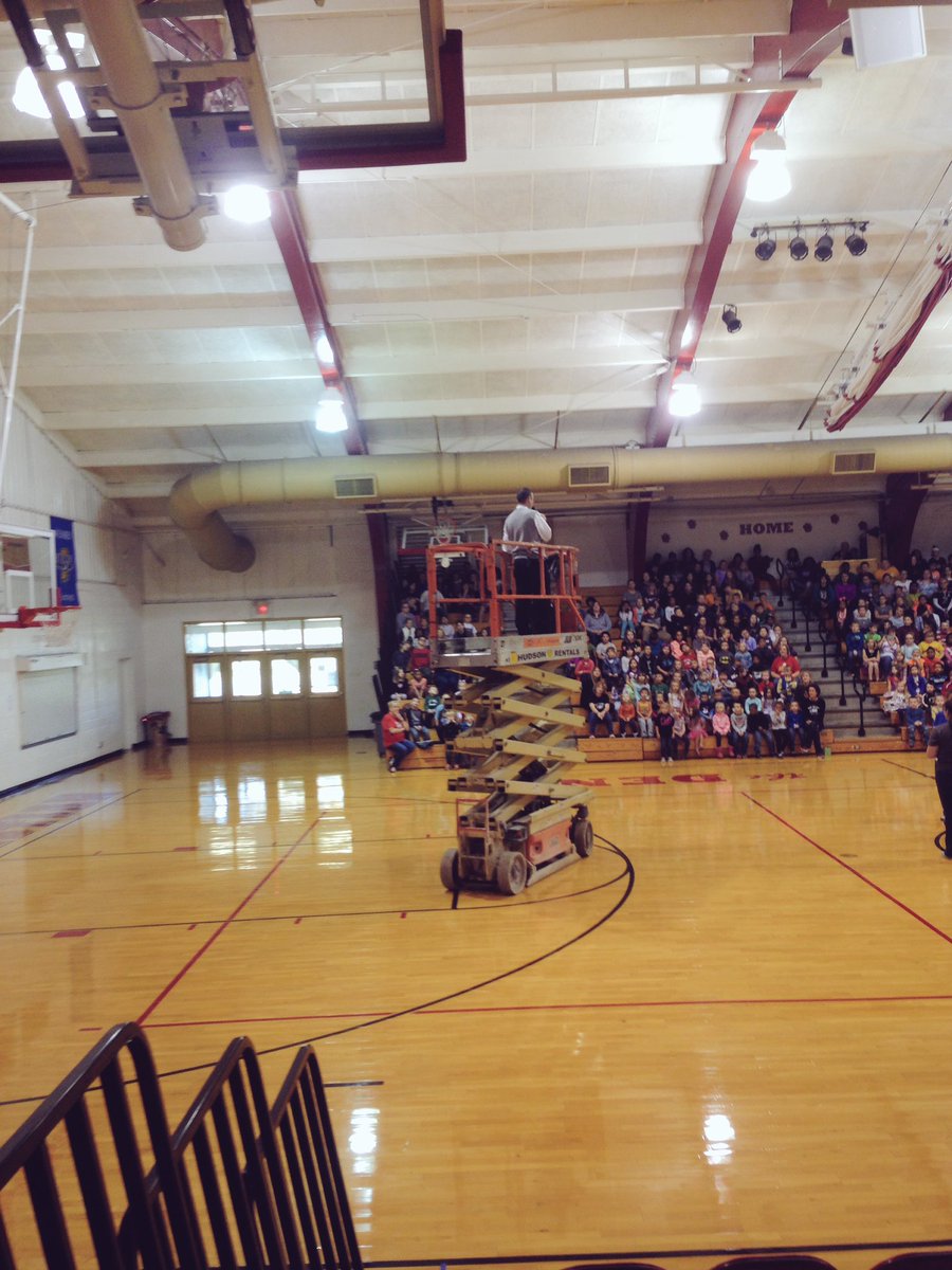 dugLiontrainer's tweet image. Dr McCurry going through the roof for Operation  Christmas Child! #strongtothecore