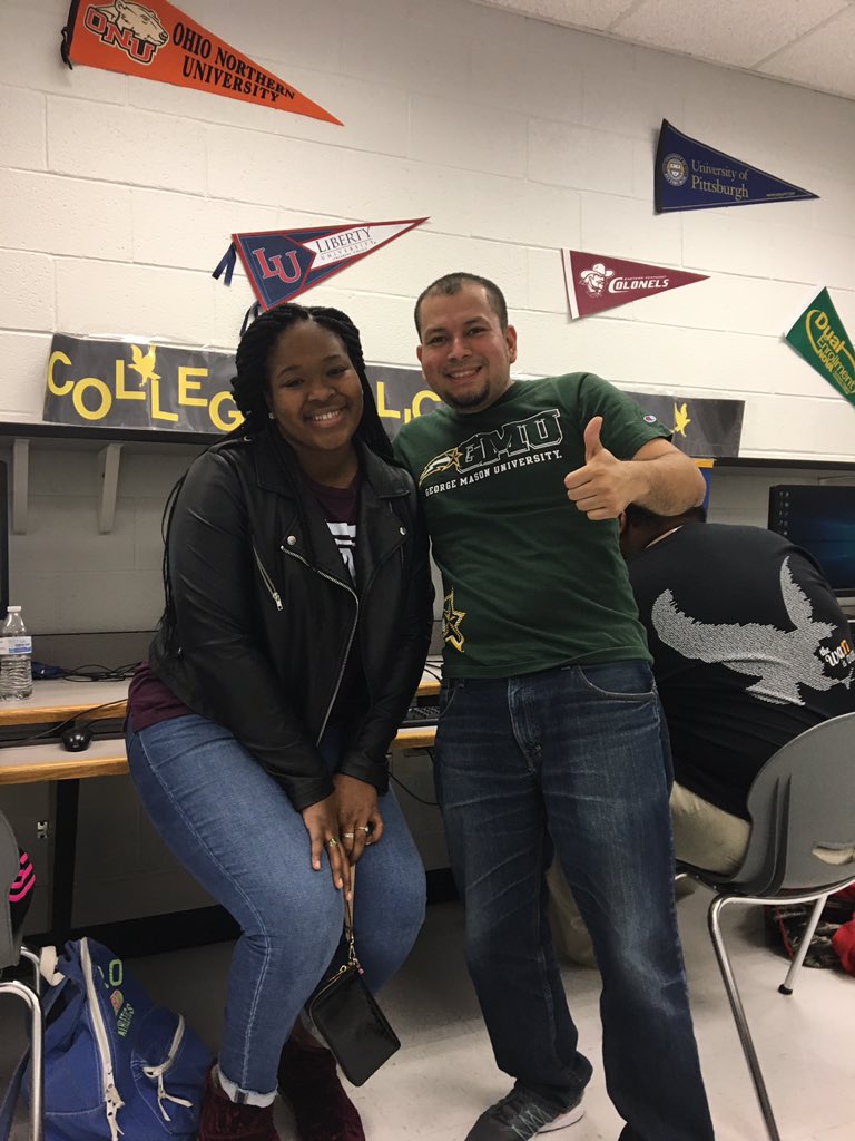 Freedom High School students getting their college applications in! #VCAW #IAPPLIED <a href="/SCHEVnews/">SCHEV</a>