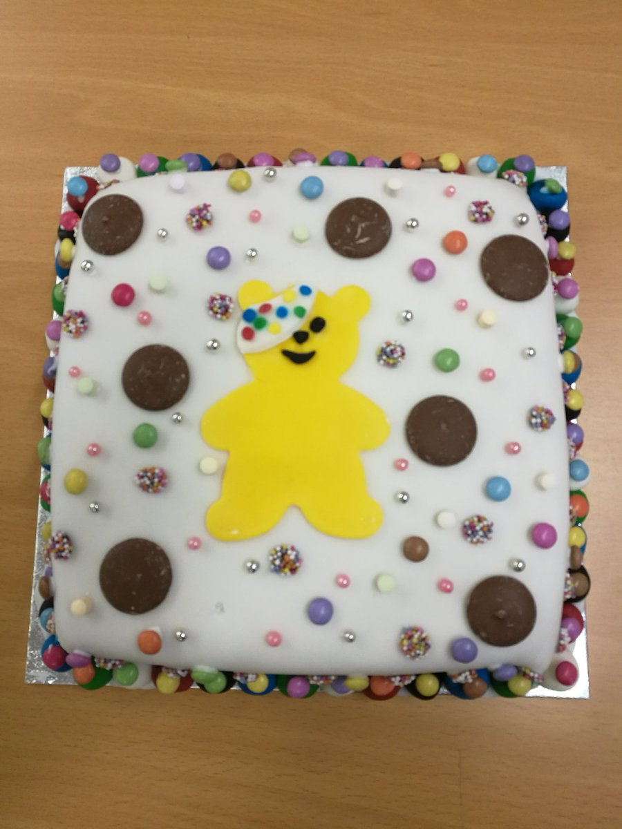 mbrett2469's tweet photo. Look at this amazing cake bought from the @TEFWindmill CIN cake sale #talentedbakers #ChildrenInNeed #cakefortea  !! https://t.co/PcPDsiuJDf
