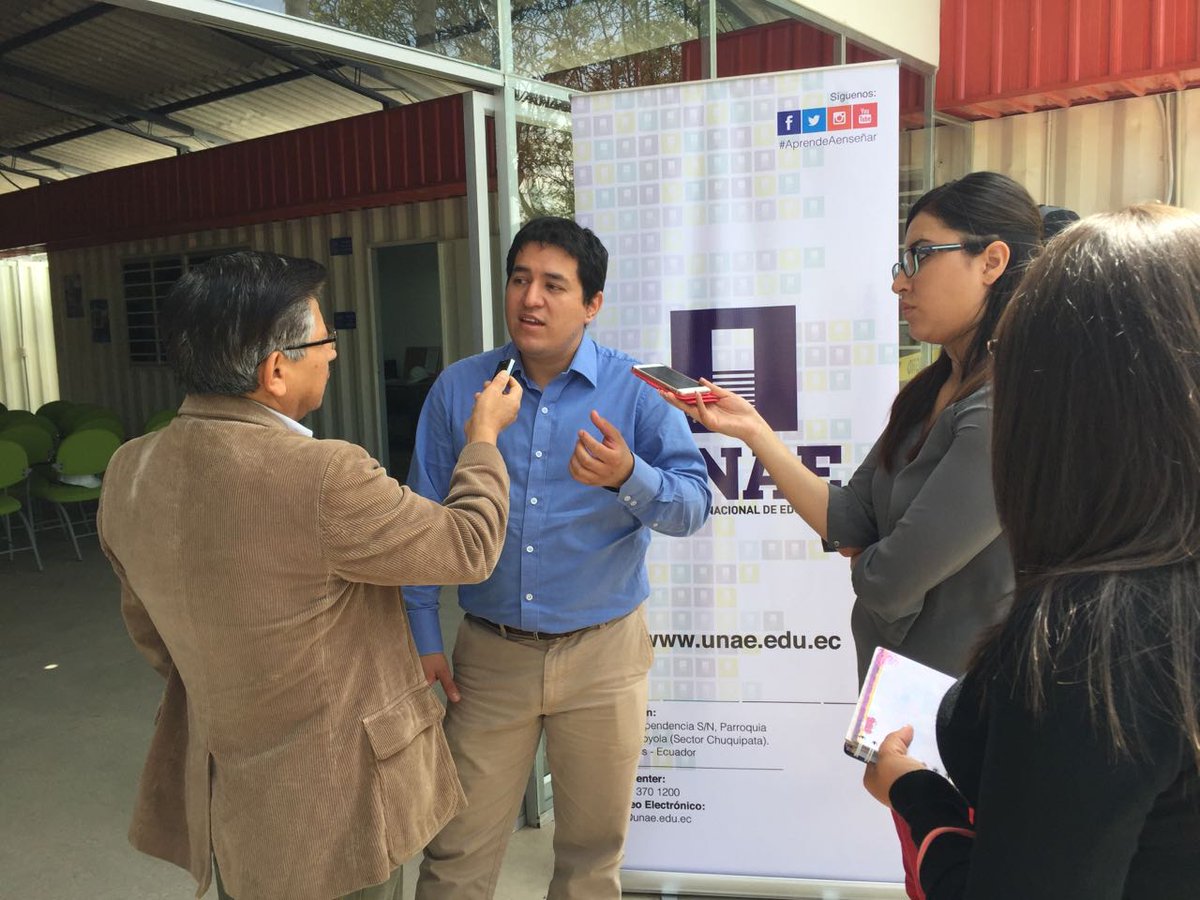 ConocimientoEc's tweet photo. Ministro, @ecuarauz brinda detalles del #CampusUNAE a medios de comunicación locales https://t.co/rxQoiBON8M