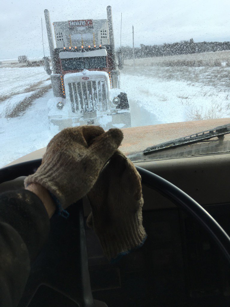 silagechopper's tweet photo. He said it's the first time he's ever been pulled by a feed truck!! #winning #Fallrun16 https://t.co/vjd1l0VVtF