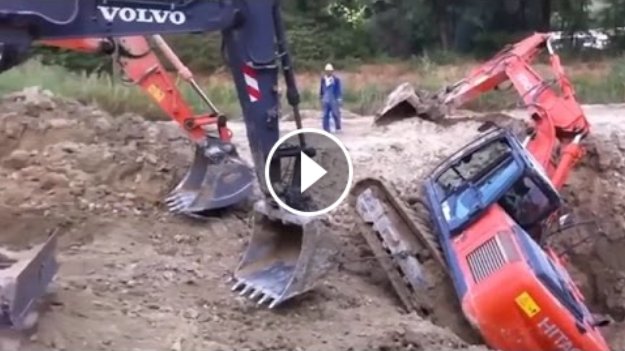 KuraCheck's tweet image. Amazing Excavator fail win - heavy equipment accidents caught on tape - tractor pulling accident =&amp;gt; goo.gl/ly6Eq4
