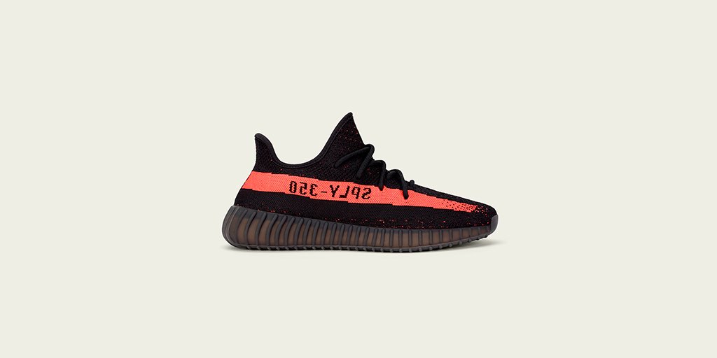 yeezy boost 350 v2 black footlocker