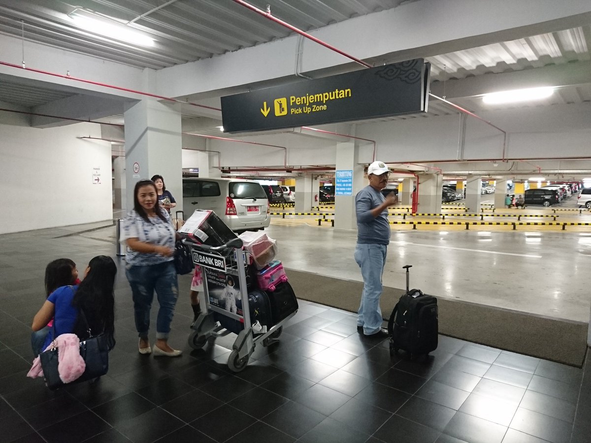 asikdibandara's tweet photo. Bersiaplah di area penjemputan #T3untukIndonesia saat dijemput dgn kendaraan pribadi agar proses berjalan lancar &amp; cepat. https://t.co/mb9JZMgdJu