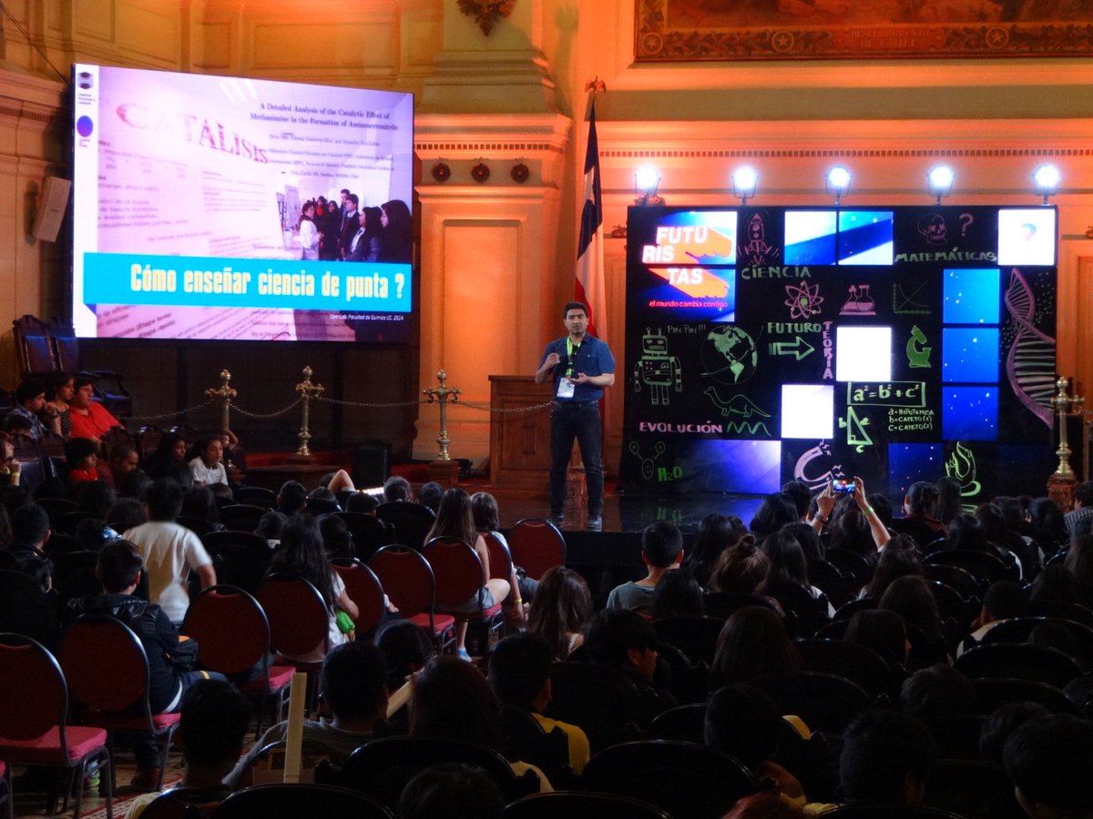 congresofuturo's tweet photo. ¿Por qué no aprender #ciencias jugando? En #Futuristas @dobleaduran  de #NúcleoMilenioCPC muestra como la tecnología promueve el aprendizaje https://t.co/3P5zO2bbig