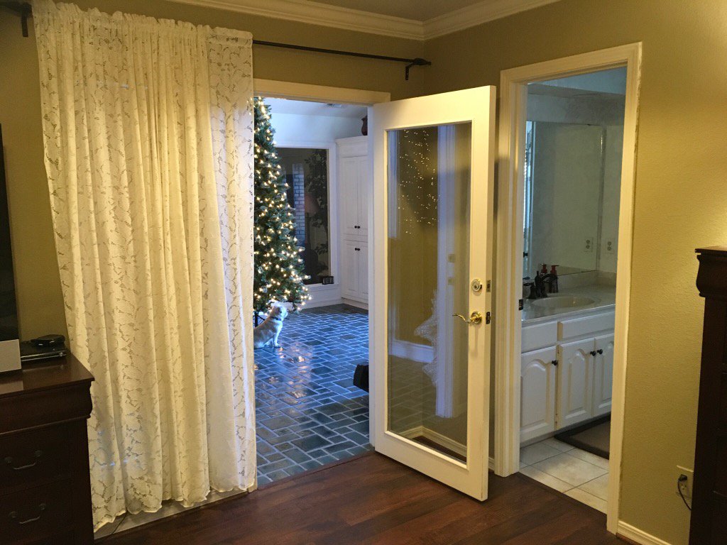 DiscSaturdays's tweet image. Replacing odd door w barn door. Thx @joannagaines @chippergaines 4 inspiration (curtain gon 2) #discoveringsaturdays