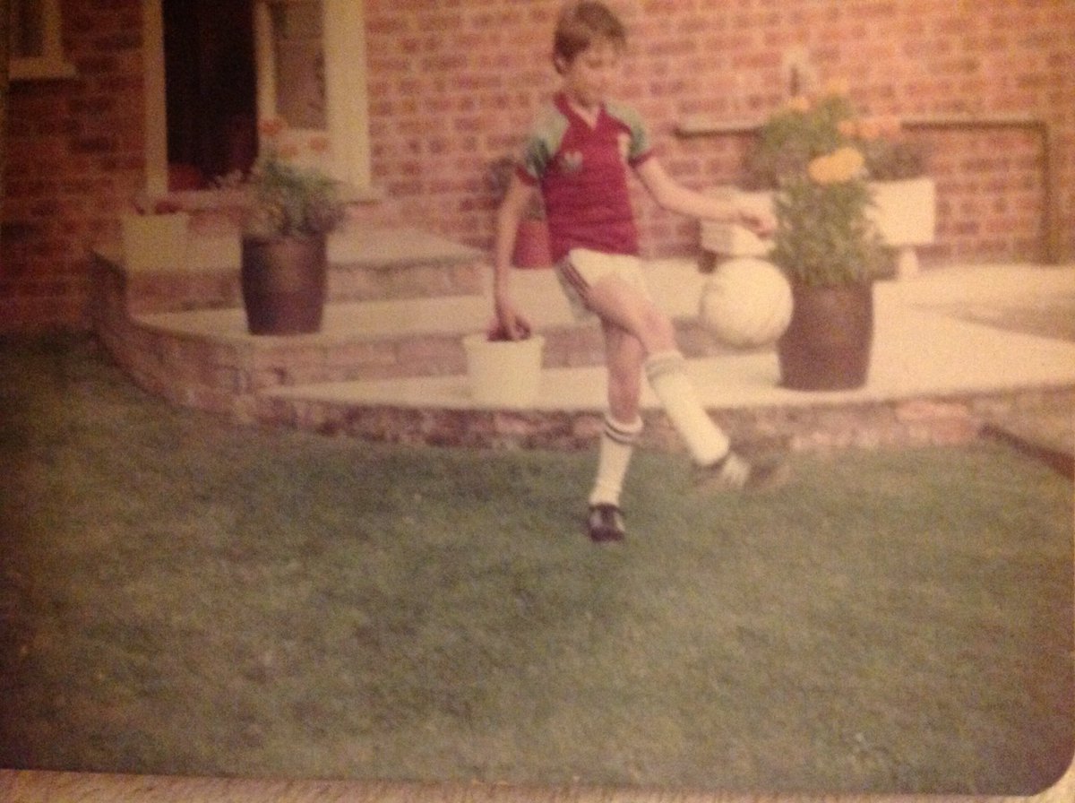 mhendy1971's tweet photo. Me many yrs ago 😂
think I was about 9yrs old, once a hammer always a hammer #WHITD⚒ https://t.co/Ur3LWzdqza