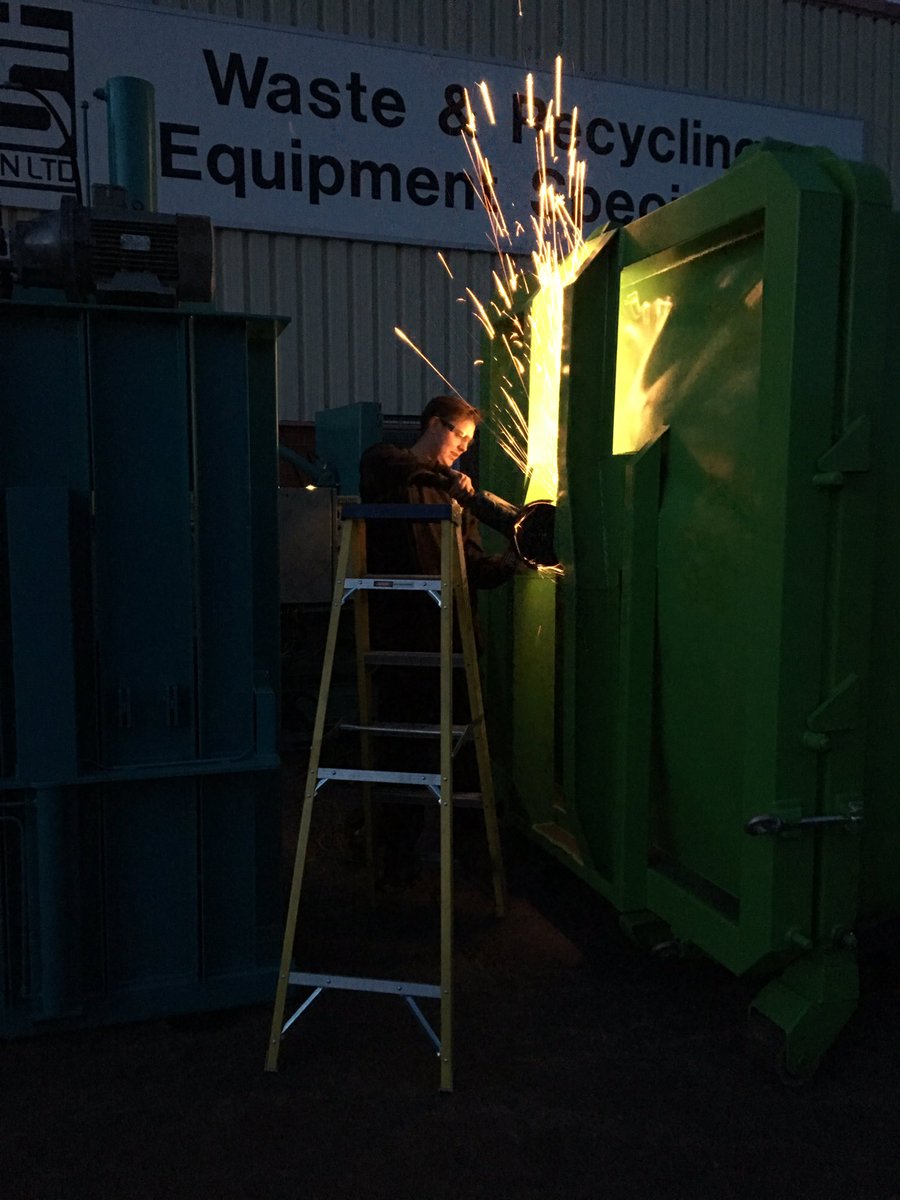 ascompaction's tweet image. Sparks are flying tonight!! Ricky working hard!