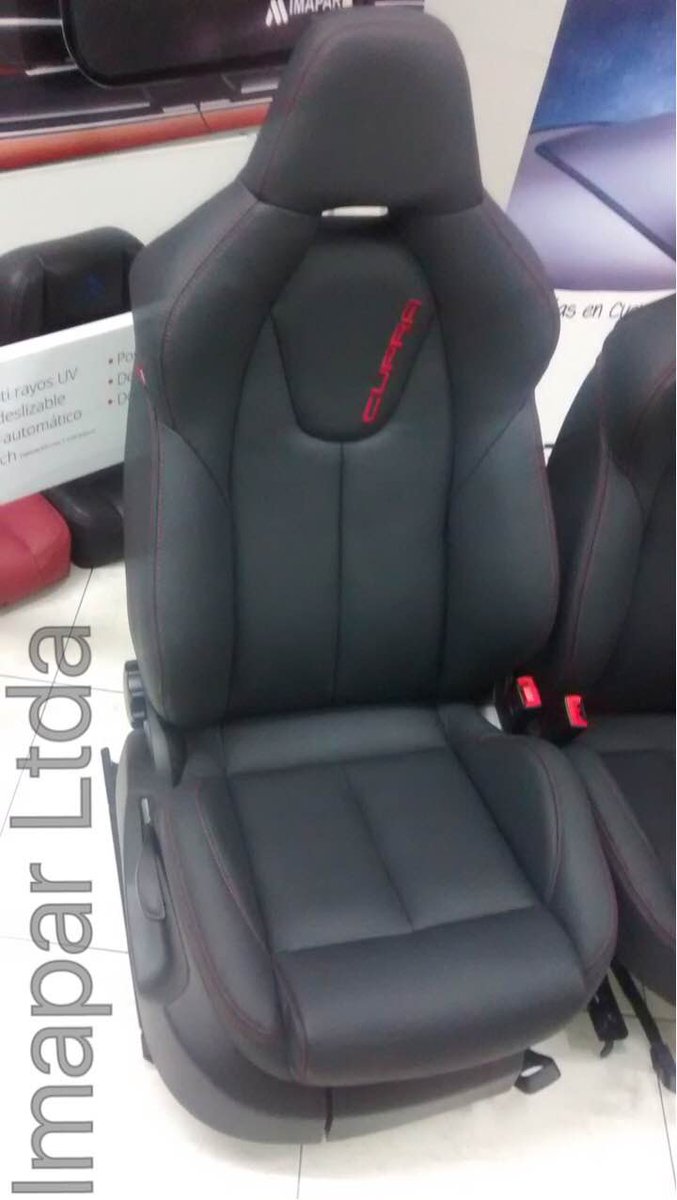 #UnaClaseAparte
Tapicería para SEAT Cupra con costuras rojas y logo bordado. #Seat #tapicerías #cuero