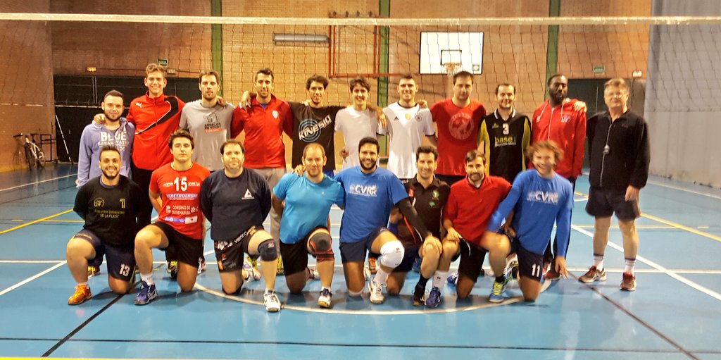 CVRochelambert's tweet photo. Último entreno del #SeniorMasculinoCVR antes del estreno de este domingo en la #1aAndaluza. Vaaamos chicos, a soñar!!
#EscuelaCVR #CVR29 https://t.co/DI1SErYo15
