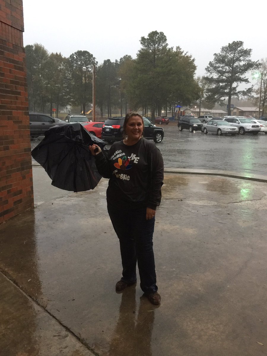 SCHSAhawkins's tweet photo. #whateverittakes #keepingourbabiesdry #whoevenneedsabrokenumbrella #dedication #jbecouselorsrock #jberocks #needacoveredwalkway? https://t.co/GyzX7nCQZR