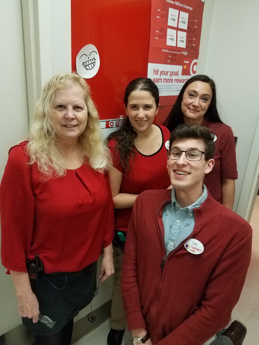 T1331 GE team saving guests SO much $$$ w/ #targetredcard 5% OFF every day! 👌🎯 😍 #everydayimsaving <a href="/DebnSherl/">Deb Hunt</a> <a href="/LisaSherland/">Lisa</a> <a href="/Lindsayyybert/">Lindsay bert</a>