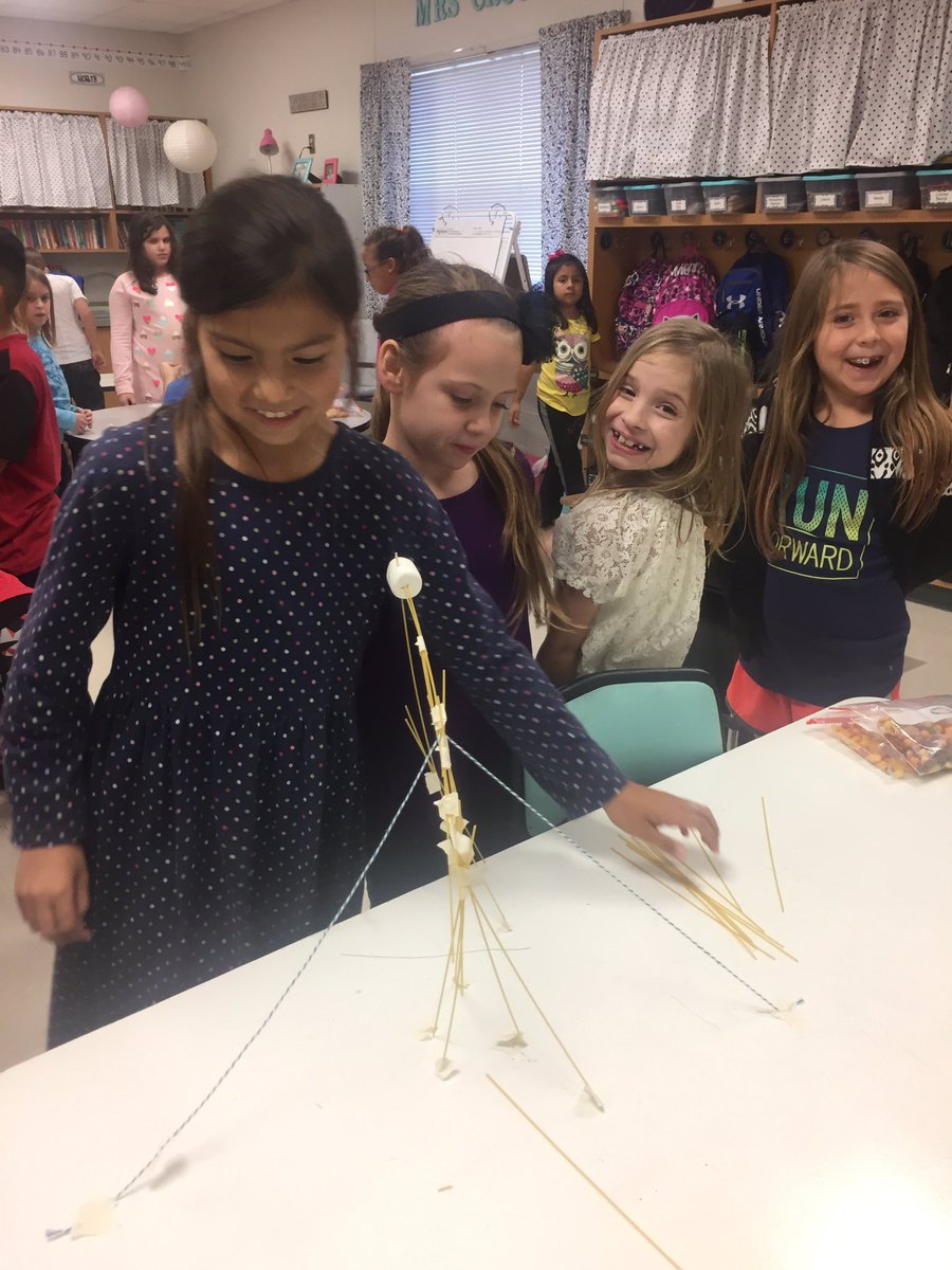 MrsCrouse4's tweet photo. Parent Day fun in 3rd grade @SpicewoodE! Art project and stem challenges! #MFISDVision https://t.co/ExD6xqzcdE