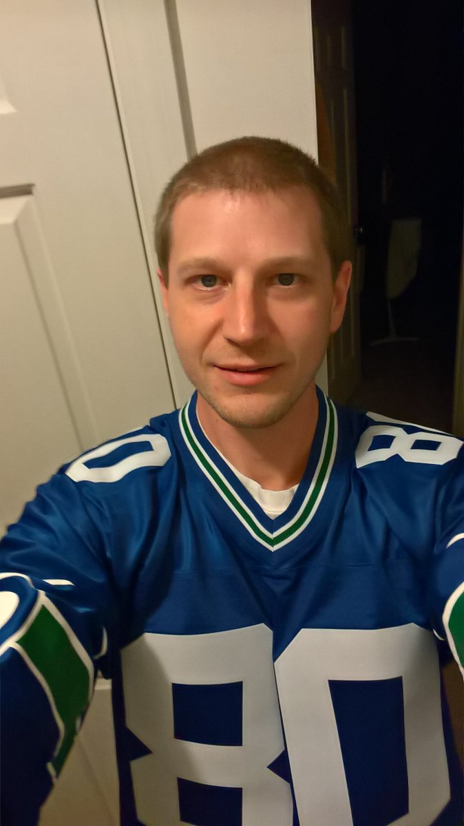 It's blue Friday! Kickin it old school #SteveLargent
@Seahawks #GoHawks #12s #HOF 
#notgoodatselfies