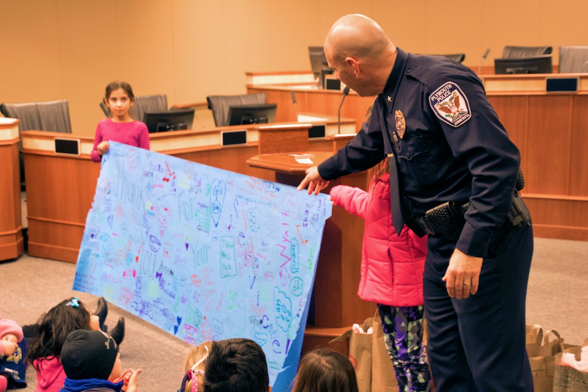 PlymouthMN_gov's tweet photo. On a cold day, 2nd graders from @wps_meadowridge warmed our hearts with words of thanks, cards and candy for Plymouth Police. Thank you! https://t.co/lCU1QV8V4p