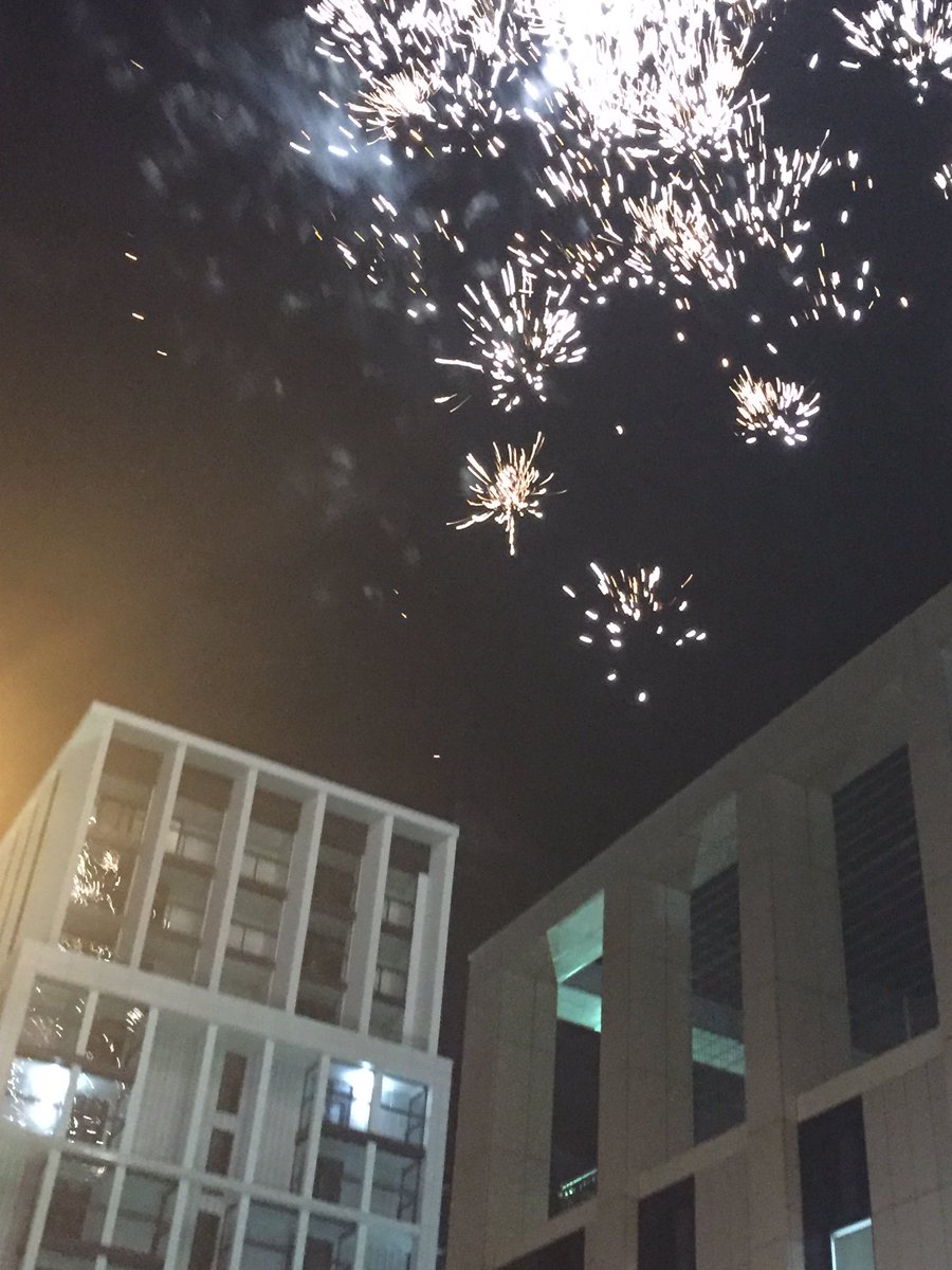 StMarys_SW8's tweet photo. Fantastic fireworks enjoyed by all! Thank you Mr Esa! #spectaculardisplay https://t.co/qlCLXeHVZW